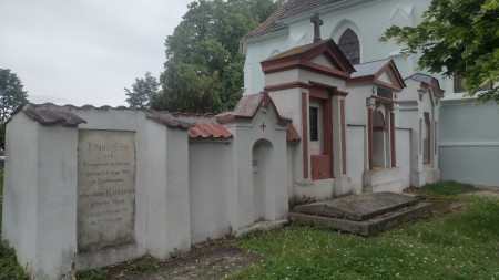 Kladruby výklenkové kapličky